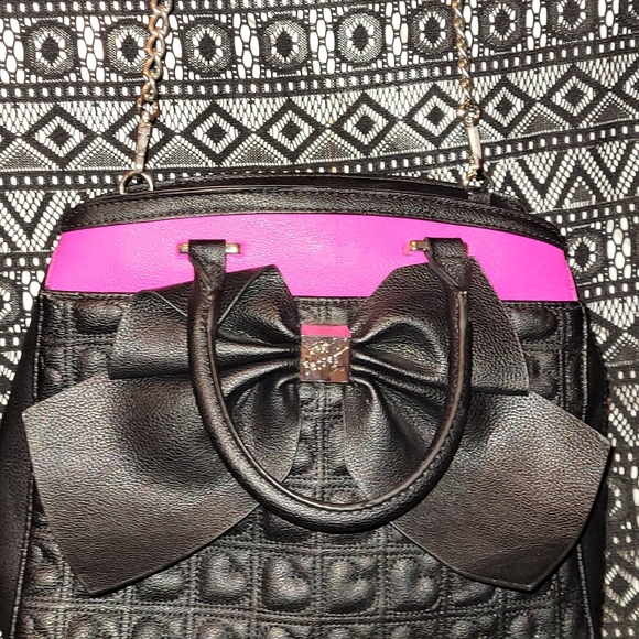 Betsey Johnson Quilted bucket tote BRAND NEW - Picture 6 of 8